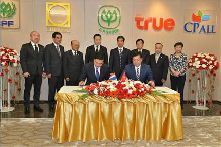 Chen Run’er met with Thai Deputy Prime Minister SomkidJatusripitak and witnessed the signing between HNCA and CP Group，Thai Smile Airways and Nok Airlines